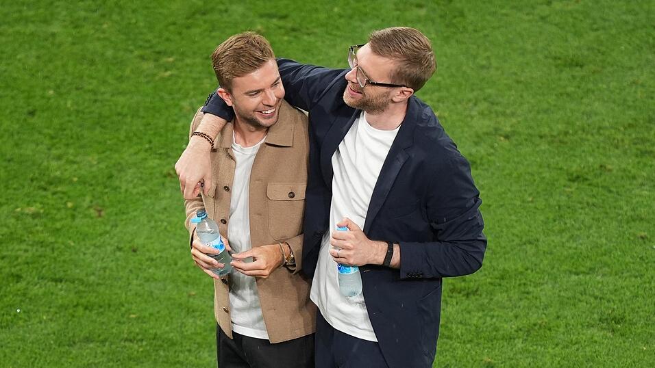 Die Weltmeister-Hass-Liebe ist beste Unterhaltung: Christoph Kramer und Per Mertesacker waren das beste Experten-Duo. Der eine frecher Jungspund, der andere nörgelnder Fußball-Opa. Die Frotzeleien der Weltmeister von 2014 waren ein Highlight. Arm in Arm vereint sah man sie dann beim Singen der Nationalhymne.