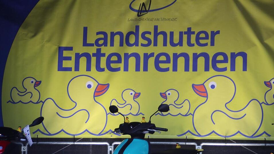 Viele Zuschauer waren beim Landshuter Entenrennen.