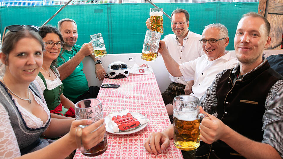 Die Partybilder vom Freitag, 8. August, aus dem Festzelt Greindl. Die Partybilder vom Freitag, 8. August, aus dem Festzelt Greindl.