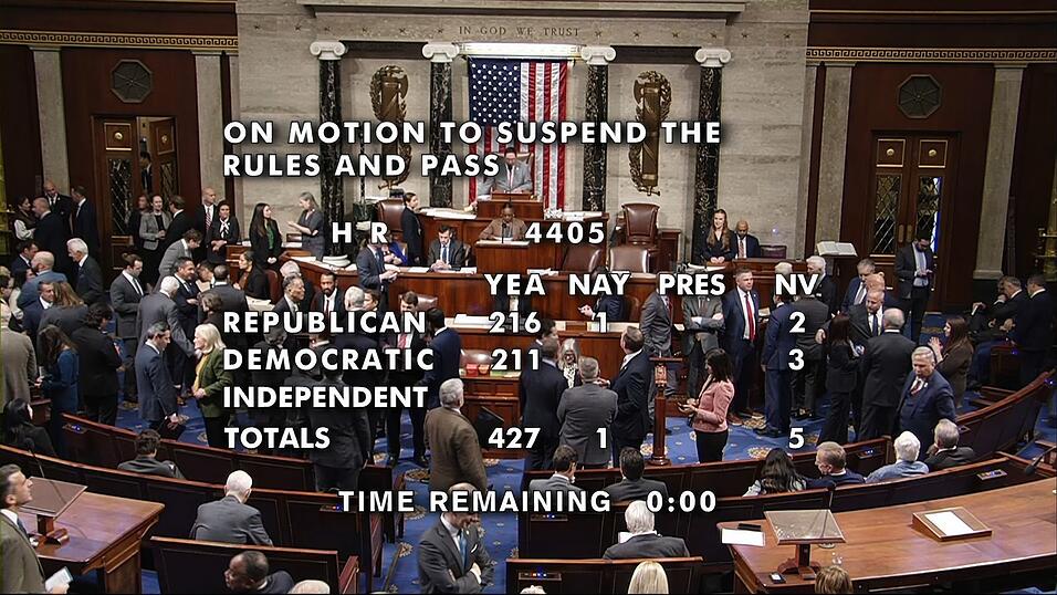 427 der Abgeordneten stimmten für die Veröffentlichung der Akten, nur ein Republikaner votierte mit Nein.