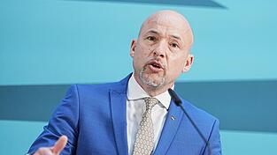 Hoffmann sieht in der Eingliederung von Politikern in die gesetzliche Rente nicht die Lösung. (Archivbild) Hoffmann sieht in der Eingliederung von Politikern in die gesetzliche Rente nicht die Lösung. (Archivbild)