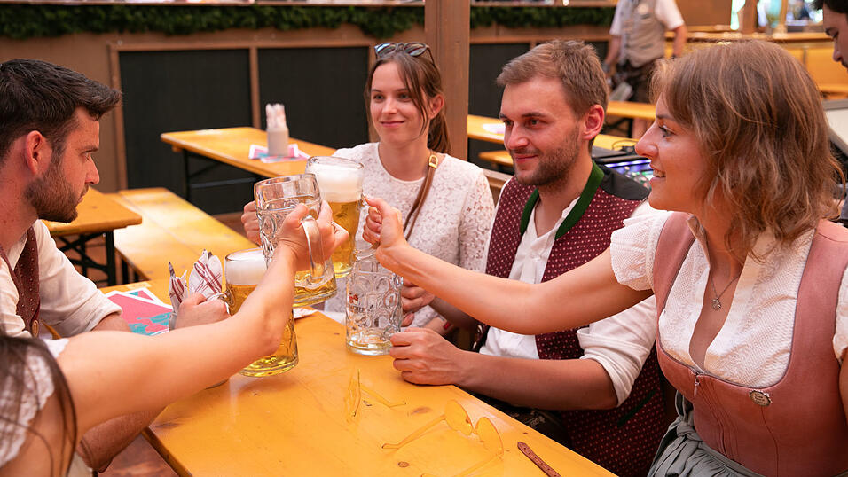 Die Partybilder vom Dienstag, 12. August, aus dem Festzelt Krönner. Die Partybilder vom Dienstag, 12. August, aus dem Festzelt Krönner.