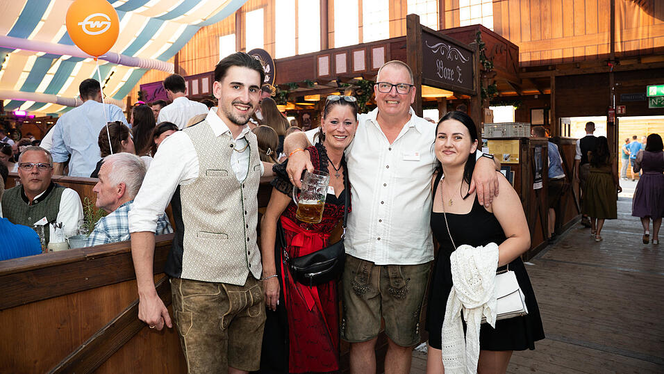 Die Partybilder vom Donnerstag, 13. August, aus dem Festzelt Wenisch. Die Partybilder vom Donnerstag, 13. August, aus dem Festzelt Wenisch.