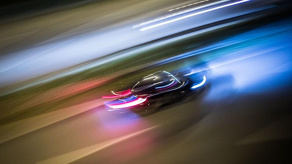 Mit &uuml;ber 200 Kilometern pro Stunde ist der Fahranf&auml;nger vor der Polizei geflohen. (Symbolbild)