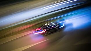 Mit &uuml;ber 200 Kilometern pro Stunde ist der Fahranf&auml;nger vor der Polizei geflohen. (Symbolbild)