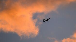 Eine Boeing 737 ist über dem Arabischen Meer vom Radar verschwunden. (Symbolbild) Eine Boeing 737 ist über dem Arabischen Meer vom Radar verschwunden. (Symbolbild)