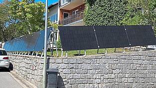 Die PV-Anlage in der Gartenstra&szlig;e steht au&szlig;erhalb der vorgegebenen Baulinie. Der Gemeinderat erteilte trotzdem mehrheitlich sein Einvernehmen.
