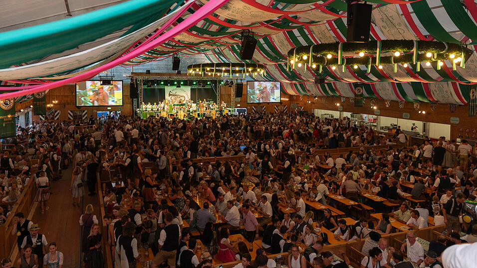 Die Partybilder vom Montag, 12. August 2024, aus dem Festzelt Weckmann. Die Partybilder vom Montag, 12. August 2024, aus dem Festzelt Weckmann.