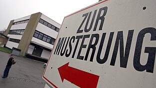 Das Thema Musterung könnte bald wieder zum Leben junger Männer dazugehören. (Symbolfoto)