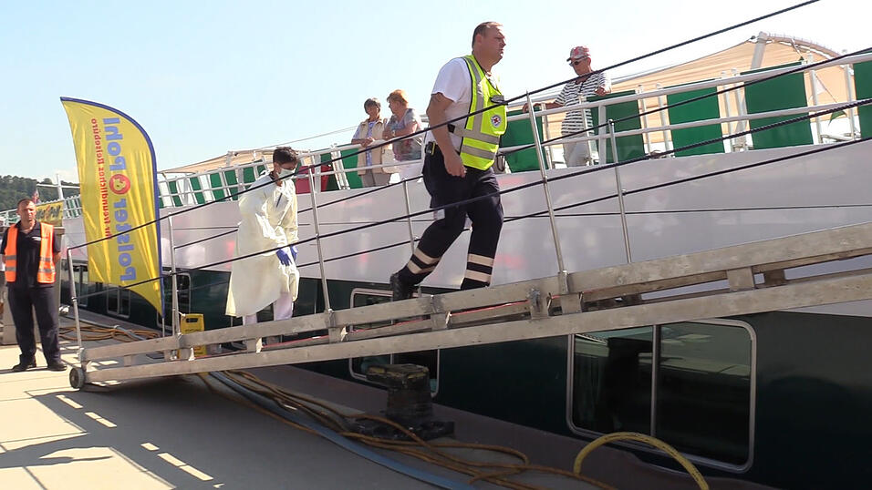 Magen-Darm-Infekt an Bord einer Donau-Kreuzfahrt! Etwa 120 G&auml;ste waren von Ungarn aus mit dem Schiff nach Passau gestartet. Dort mussten letztlich 13 Passagiere &auml;rztlich versorgt werden.