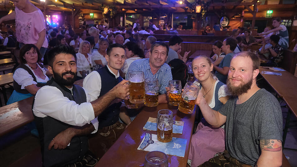 Die Partybilder vom Dienstag, 15. August 2023, aus dem Festzelt Wenisch. Die Partybilder vom Dienstag, 15. August 2023, aus dem Festzelt Wenisch.