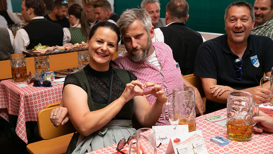 Die Partybilder vom Freitag, 8. August, aus dem Festzelt Greindl. Die Partybilder vom Freitag, 8. August, aus dem Festzelt Greindl.