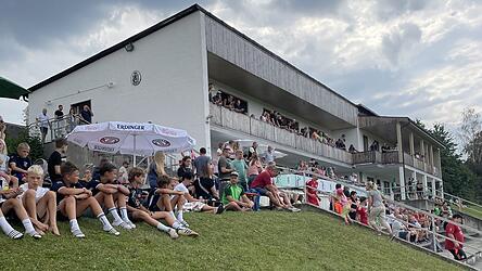 Bei bestem Sommerwetter lockte das Sommerfest des DJK-SV Adlkofen gro&szlig;e und kleine Besucher auf das Vereinsgel&auml;nde am Himmelreichstadion.