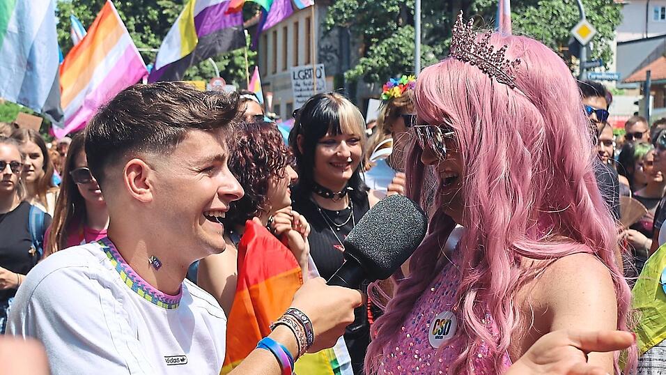 Als 'Miss Ivy' ist Florian Haberkorn auf CSDs gefragter Ansprechpartner. Als 'Miss Ivy' ist Florian Haberkorn auf CSDs gefragter Ansprechpartner.