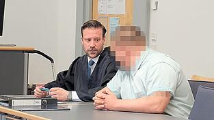 Der schuldunfähige Mandant von Anwalt Philipp Janson muss zuerst in einem psychiatrischen Krankenhaus beweisen, ob man ihm eine allmähliche Rückkehr in ein normales Leben zutrauen kann.