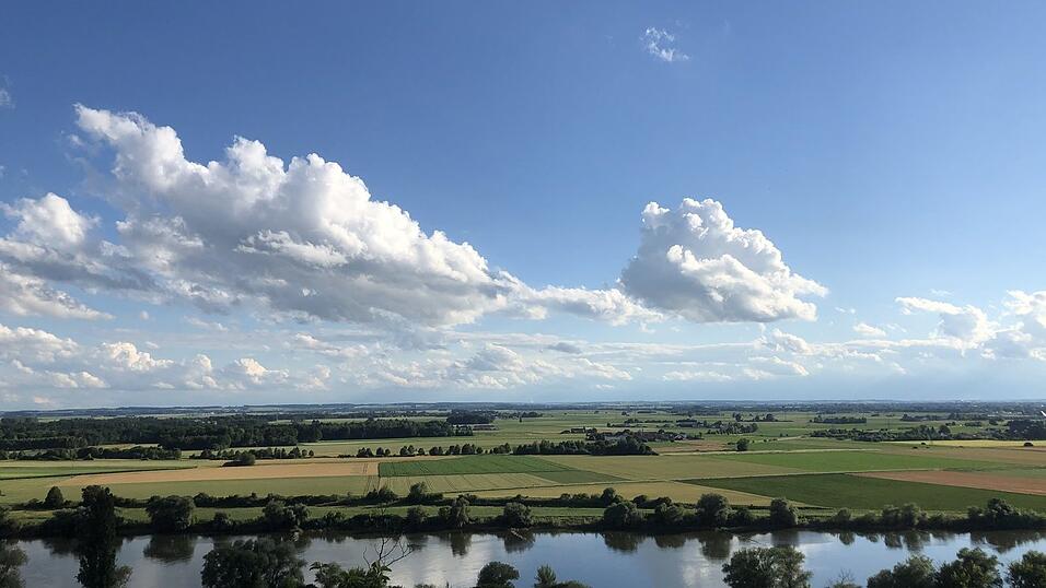 Egal ob Donauebene oder 'Woid': Gäste aus ganz Deutschland entdecken derzeit den Landkreis Straubing-Bogen. Egal ob Donauebene oder 'Woid': Gäste aus ganz Deutschland entdecken derzeit den Landkreis Straubing-Bogen.