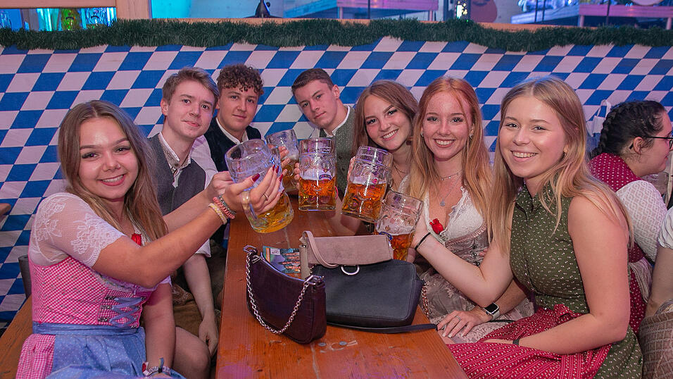 Die Partybilder von Sonntag, 21. August 2022, aus dem Festzelt Reisinger.