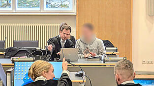 Anwalt Johannes Büttner wies die Vorwürfe gegen seinen Mandanten zurück. Mit seinen Fragen arbeitete er heraus: Womöglich war das Leben des Opfers kurz vor dessen Tod überhaupt in erhebliche Unordnung geraten.