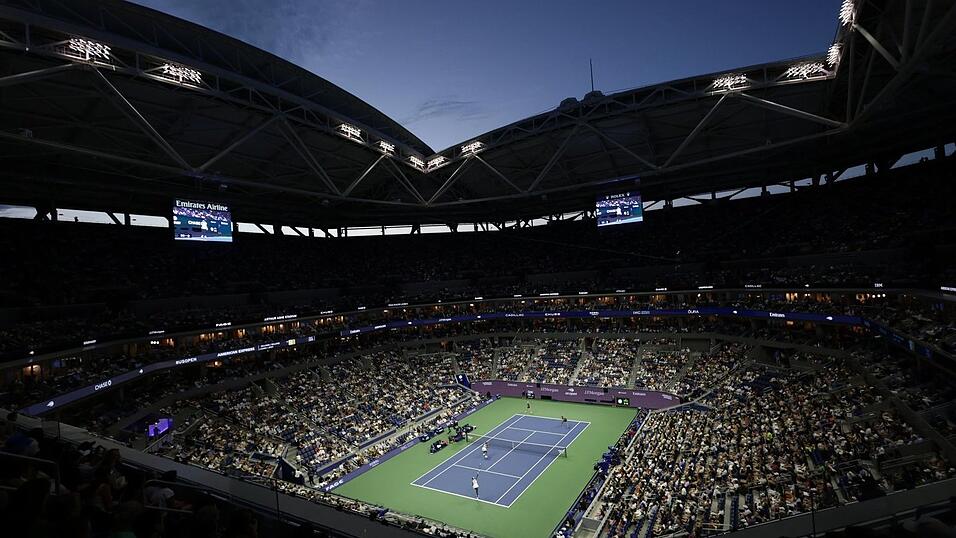 Ganz besondere Atmosph&auml;re im Arthur Ashe Stadium.
