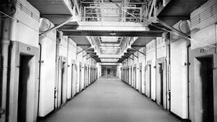 Innenansicht vom Zellentrakt in Haus I. Die JVA Straubing ist&nbsp;nach wie vor in Haus I und Haus II aufgeteilt. Die psychiatrische Abteilung ist das Haus III.