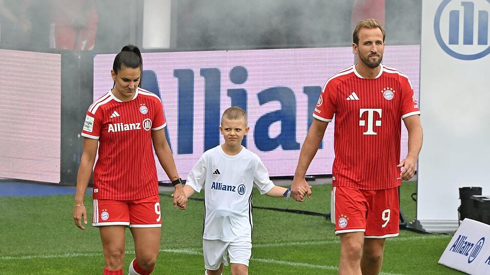 Harry Kane (r) ist nach dem WM-Urlaub zurück. Harry Kane (r) ist nach dem WM-Urlaub zurück.