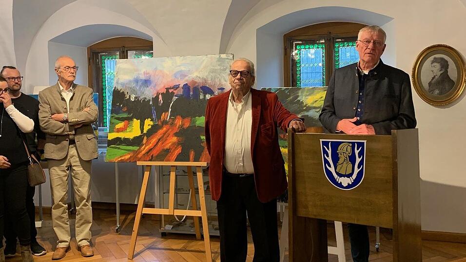 Bürgermeister Josef Marchl (rechts) eröffnet die Ausstellung von Dr. Hans-Jürgen Moser (Zweiter von rechts) im Wasserschloss. Bürgermeister Josef Marchl (rechts) eröffnet die Ausstellung von Dr. Hans-Jürgen Moser (Zweiter von rechts) im Wasserschloss.
