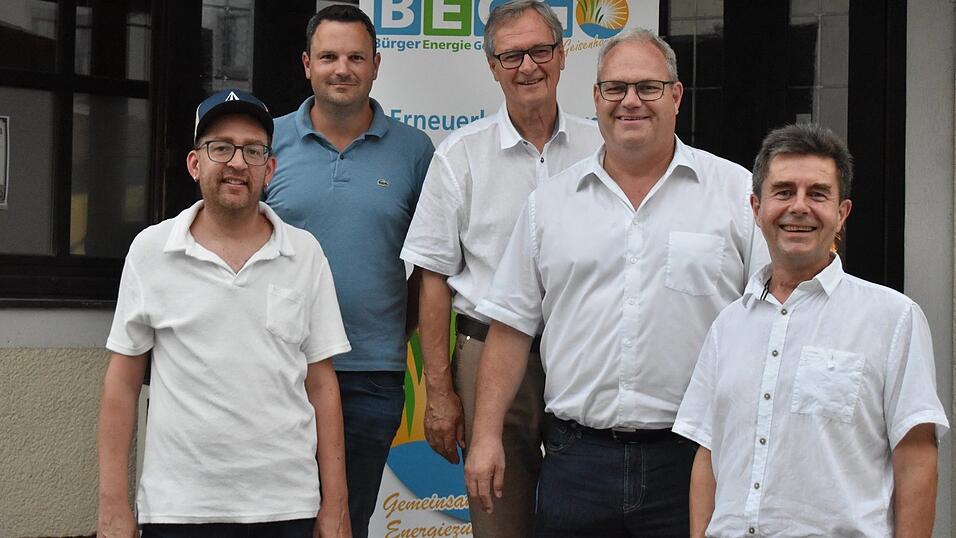 So sehen die Führungsgremien der BEGG aus (von links): Die Aufsichtsräte Karl Wittmann, Andreas Barth, Siegfried Kaschel und Bürgermeister Martin Fischer, rechts: Vorstand Franz Wolfsecker (Johann Hochholzer war krankheitsbedingt abwesend). So sehen die Führungsgremien der BEGG aus (von links): Die Aufsichtsräte Karl Wittmann, Andreas Barth, Siegfried Kaschel und Bürgermeister Martin Fischer, rechts: Vorstand Franz Wolfsecker (Johann Hochholzer war krankheitsbedingt abwesend).
