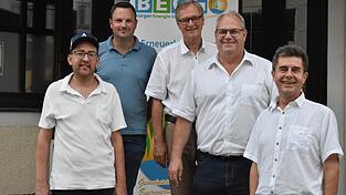 So sehen die Führungsgremien der BEGG aus (von links): Die Aufsichtsräte Karl Wittmann, Andreas Barth, Siegfried Kaschel und Bürgermeister Martin Fischer, rechts: Vorstand Franz Wolfsecker (Johann Hochholzer war krankheitsbedingt abwesend). So sehen die Führungsgremien der BEGG aus (von links): Die Aufsichtsräte Karl Wittmann, Andreas Barth, Siegfried Kaschel und Bürgermeister Martin Fischer, rechts: Vorstand Franz Wolfsecker (Johann Hochholzer war krankheitsbedingt abwesend).