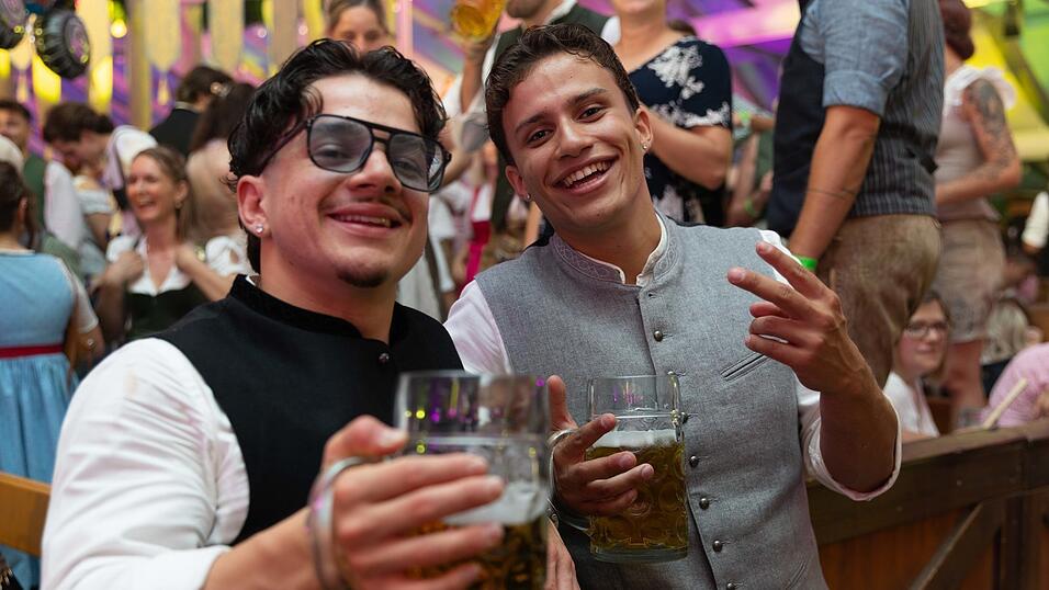 Die Partybilder vom Samstag, 8. August, aus dem Festzelt Wenisch. Die Partybilder vom Samstag, 8. August, aus dem Festzelt Wenisch.