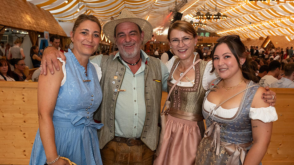 Die Partybilder vom Montag, 14. August 2023, aus dem Festzelt Nothaft. Die Partybilder vom Montag, 14. August 2023, aus dem Festzelt Nothaft.