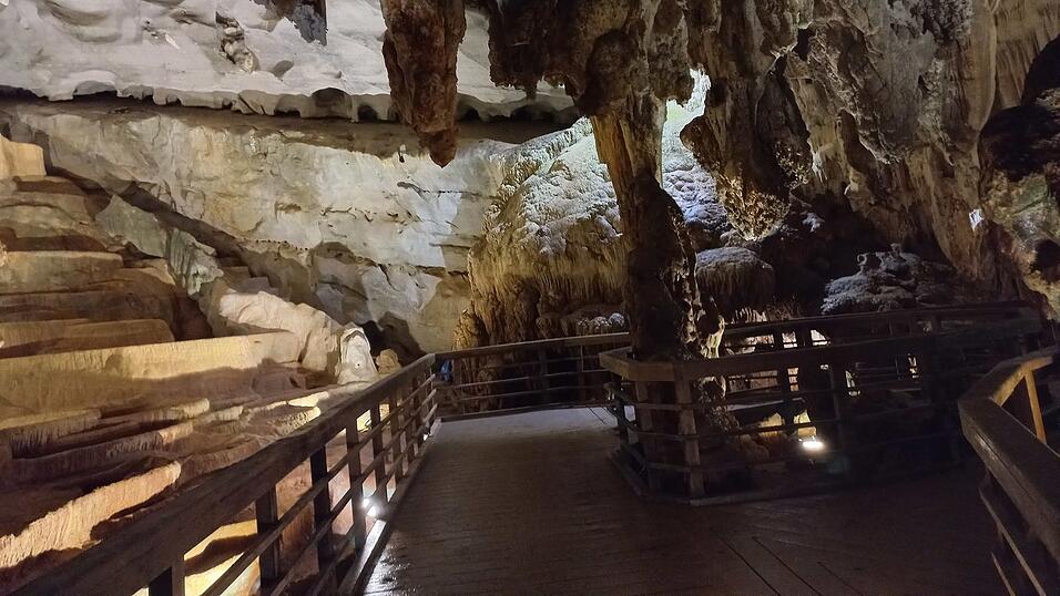 Bilder von der Tour zur Sơn-Đoòng-Höhle.