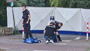 Nach einem Streit in Bremen starb ein Mann noch am Tatort. Nach einem Streit in Bremen starb ein Mann noch am Tatort.