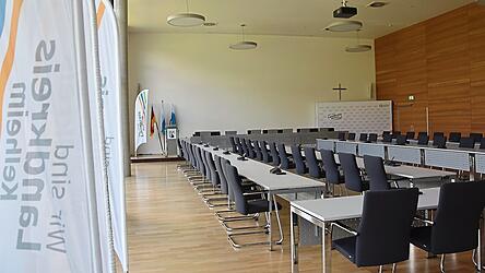 Zehn Parteien bzw. politische Gruppierungen schicken bei der Kommunalwahl am 8. M&auml;rz Kandidatinnen und Kandidaten f&uuml;r die 60 Mandate im Kreistag ins Rennen. Sieben Kandidaten bewerben sich um das Amt des Landrats.