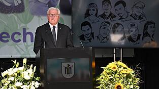 Bundespräsident Steinmeier erinnert an die Opfer des OEZ-Attentats. Bundespräsident Steinmeier erinnert an die Opfer des OEZ-Attentats.