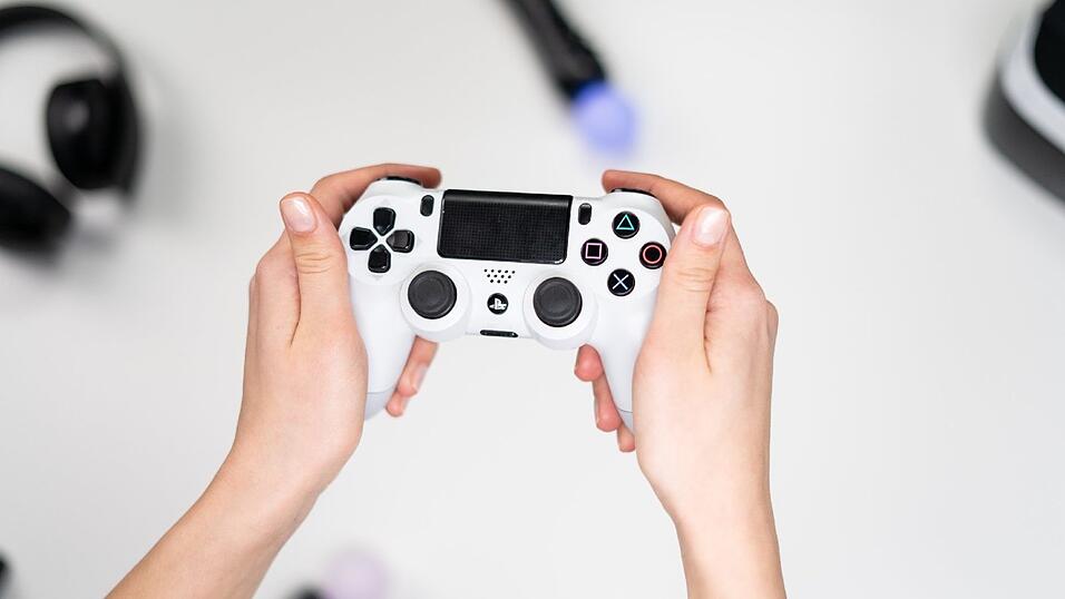 'Persona 5 Royal' ist erh&auml;ltlich f&uuml;r alle g&auml;ngigen Konsolen, freigegeben ab 16 Jahren.