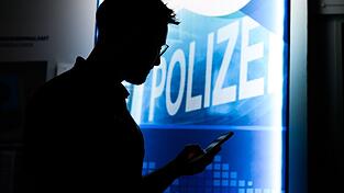 Die Polizei warnt vor Online-Trading-Maschen. (Symbolbild) Die Polizei warnt vor Online-Trading-Maschen. (Symbolbild)