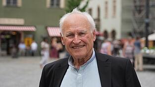 Seinen 80. Geburtstag will Erwin Huber mit Freunden in einem Biergarten feiern. Für das Gespräch mit unserer Mediengruppe ist der ehemalige Staatsminister und CSU-Vorsitzende nach Straubing gekommen. Seinen 80. Geburtstag will Erwin Huber mit Freunden in einem Biergarten feiern. Für das Gespräch mit unserer Mediengruppe ist der ehemalige Staatsminister und CSU-Vorsitzende nach Straubing gekommen.