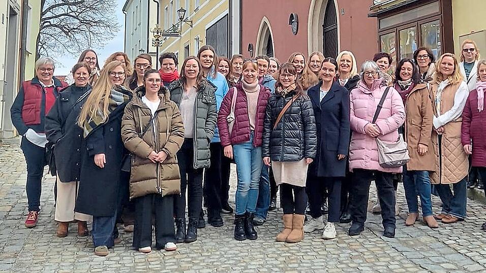 Partei&uuml;bergreifend kommen die Frauen zusammen, um ein Zeichen f&uuml;r mehr Frauen in der Kommunalpolitik zu setzen.