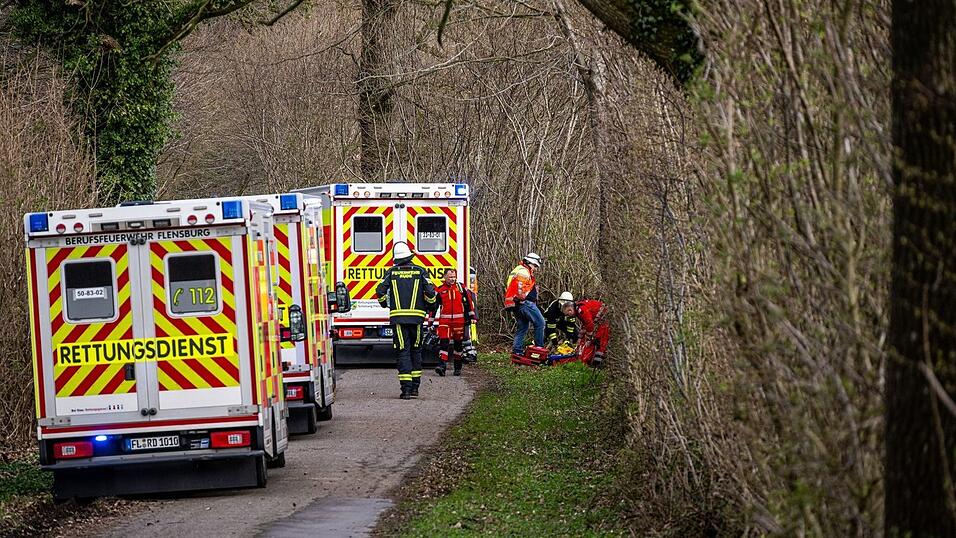 Drei Menschen sterben in einem Waldst&uuml;ck s&uuml;d&ouml;stlich von Flensburg.