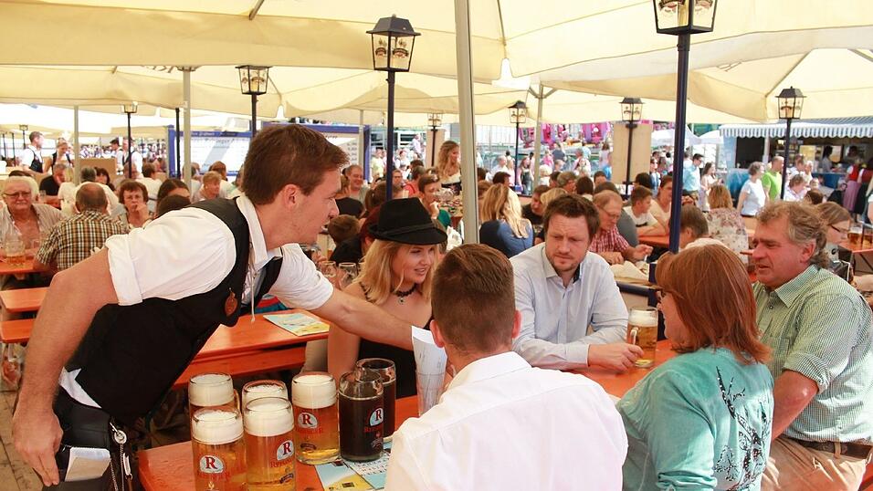 Nerven, Ehrgeiz und Durchhalteverm&ouml;gen - ohne diese Eigenschaften hat es eine Bedienung schwer auf dem G&auml;ubodenvolksfest
