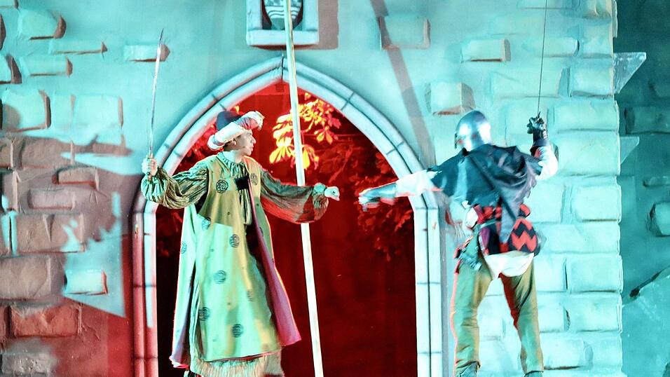 Eindr&uuml;cke von der Gruppe 'blau', die am Freitagabend die Drachenstich-Premiere gespielt hat.