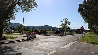 Ab morgen, Donnerstag, ist die Vilzinger Straße aufgrund von Arbeiten im Kreuzungsbereich Sperber- und Meisenweg bis Freitag, 29. August, voll gesperrt.