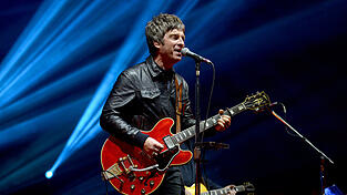 Der Schatten der Britpop-Legende Oasis ist lang. Das bekommt der einstige Kopf der Band, Noel Gallagher, bei seinem Solo-Konzert in M&uuml;nchen zu sp&uuml;ren.