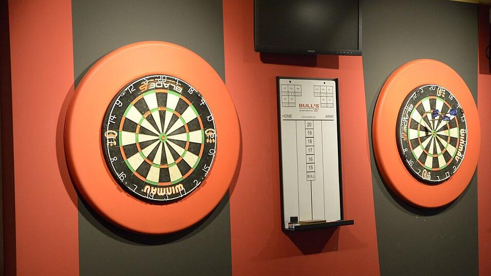 Ruhige Hand, kühler Kopf - beim Darts kommt es nicht nur auf das Werfen an.
