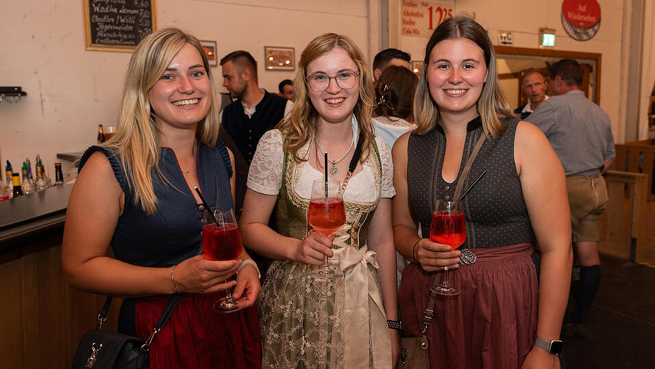 Die Partybilder vom Freitag, 18. August 2023, aus dem Festzelt Greindl. Die Partybilder vom Freitag, 18. August 2023, aus dem Festzelt Greindl.