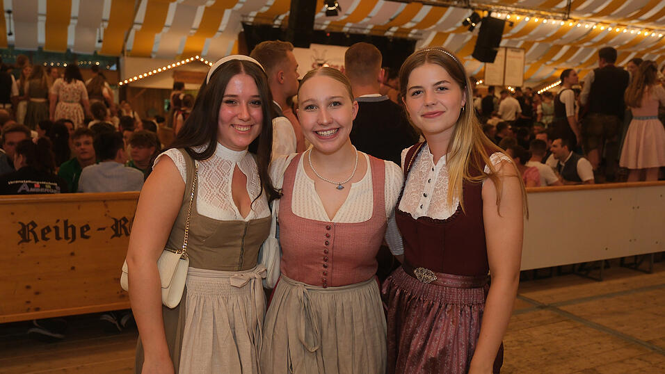 Die Partybilder vom Dienstag, 15. August 2023, aus dem Festzelt Nothaft. Die Partybilder vom Dienstag, 15. August 2023, aus dem Festzelt Nothaft.