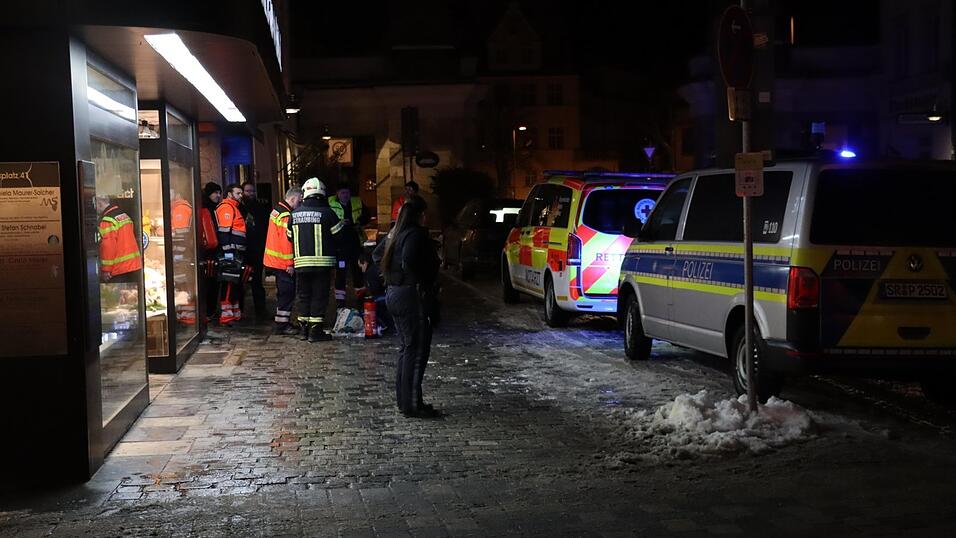 Im Einsatz waren sowohl Polizei, als auch Feuerwehr und Rettungssanit&auml;ter.