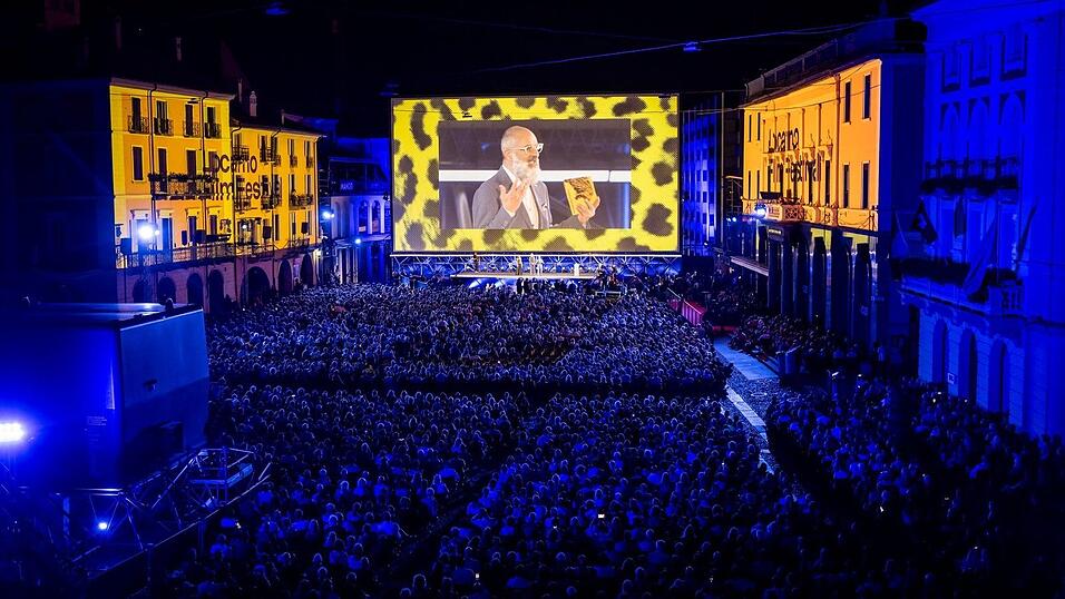 Im Freiluftkino des Filmfestivals von Locarno finden bis zu 9.000 Zuschauerinnen und Zuschauer Platz. Im Freiluftkino des Filmfestivals von Locarno finden bis zu 9.000 Zuschauerinnen und Zuschauer Platz.