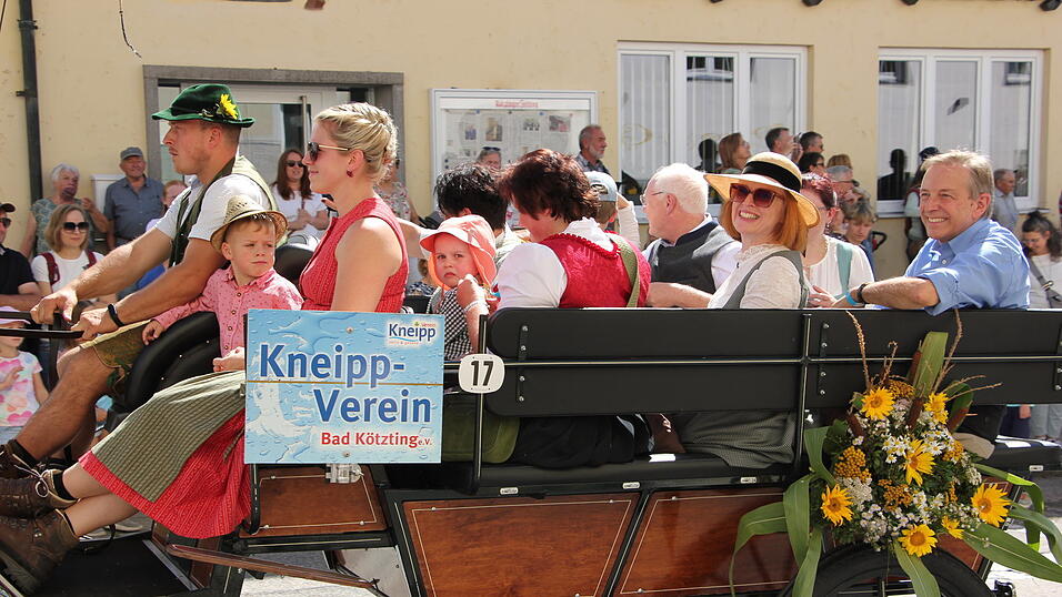 Der 35. Rosstag in Bad K&ouml;tzting. Bilder vom Festumzug &bdquo;Landwirtschaft und Handwerk von damals&ldquo;.