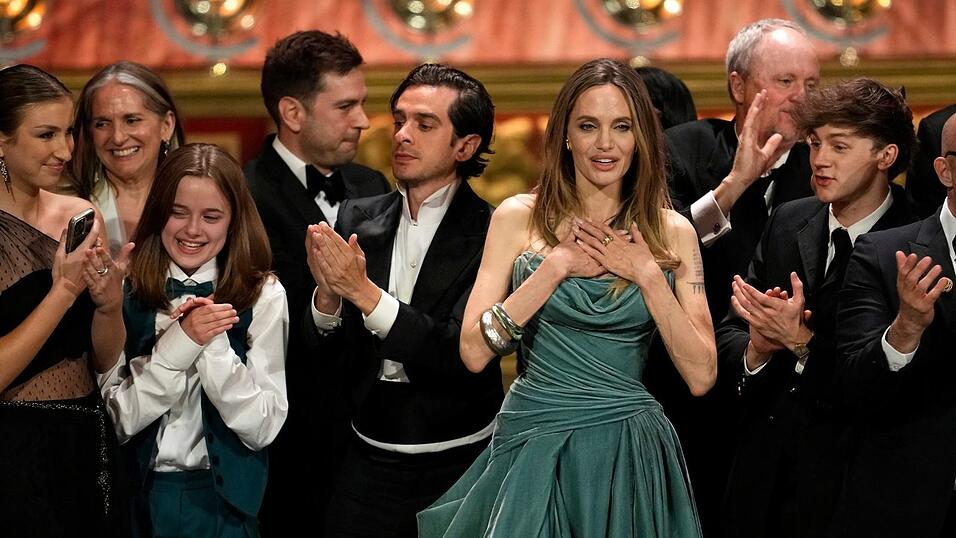 Vivienne Jolie-Pitt (L, vordere Reihe), will &laquo;Pitt&raquo; aus ihrem Namen streichen lassen. (Archivbild)
